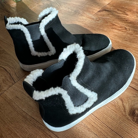 Lucky Brand Women’s Kichai Cozy Chelsea Boot. Size 9 - Picture 8 of 8